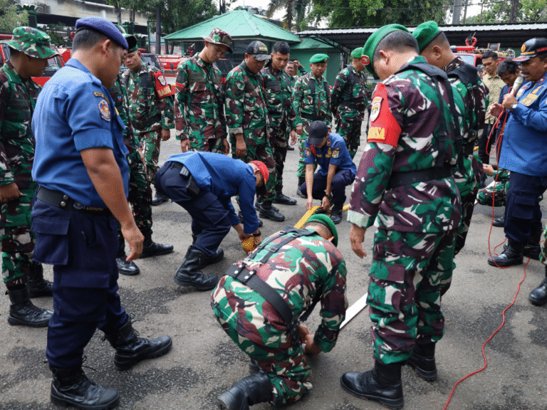 ubah warna baju pria yang kemeja biru, ubah jadi warna hijau (4)